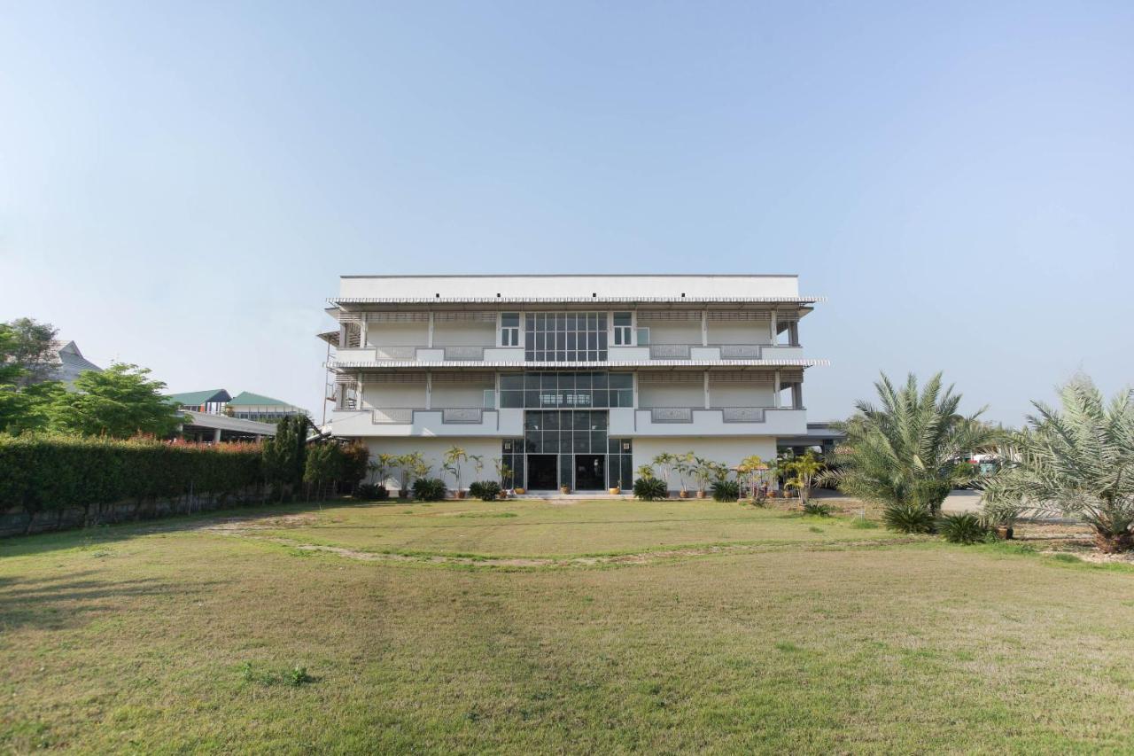 Oyo 75394 Sakthong Grand Hotel Chiang Khong Εξωτερικό φωτογραφία