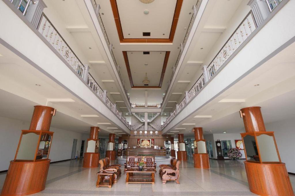 Oyo 75394 Sakthong Grand Hotel Chiang Khong Εξωτερικό φωτογραφία