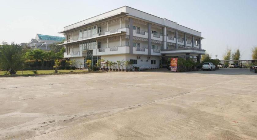 Oyo 75394 Sakthong Grand Hotel Chiang Khong Εξωτερικό φωτογραφία