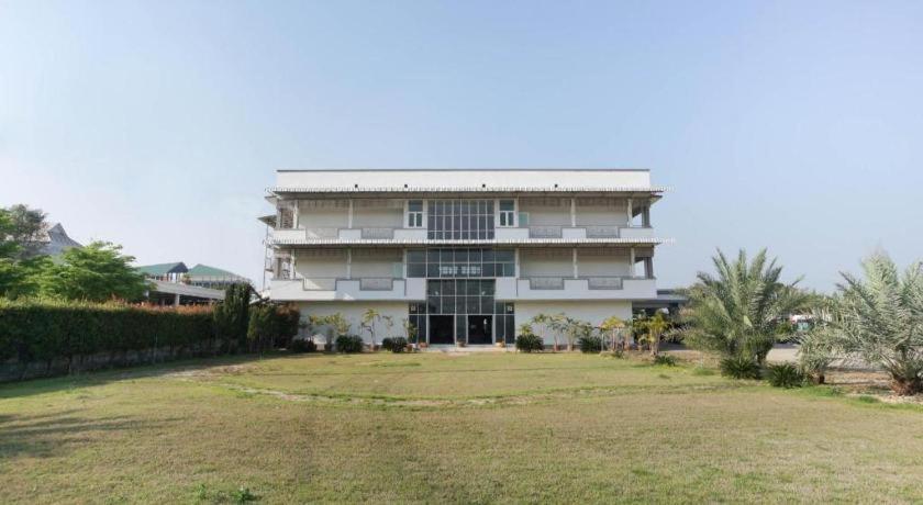 Oyo 75394 Sakthong Grand Hotel Chiang Khong Εξωτερικό φωτογραφία