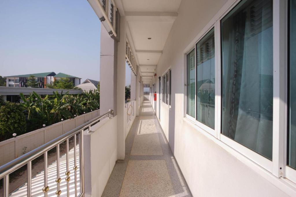 Oyo 75394 Sakthong Grand Hotel Chiang Khong Εξωτερικό φωτογραφία