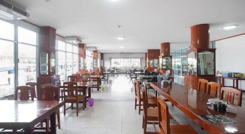 Oyo 75394 Sakthong Grand Hotel Chiang Khong Εξωτερικό φωτογραφία