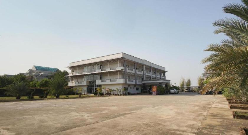Oyo 75394 Sakthong Grand Hotel Chiang Khong Εξωτερικό φωτογραφία