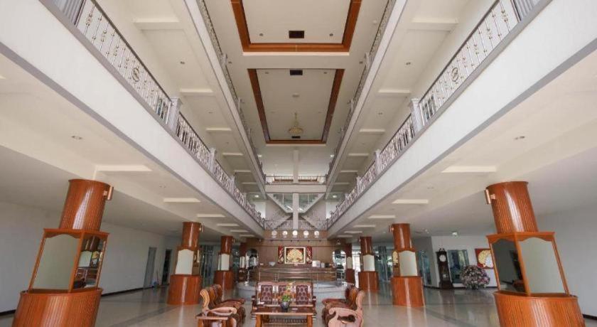 Oyo 75394 Sakthong Grand Hotel Chiang Khong Εξωτερικό φωτογραφία