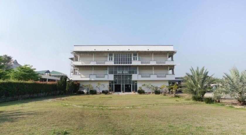 Oyo 75394 Sakthong Grand Hotel Chiang Khong Εξωτερικό φωτογραφία